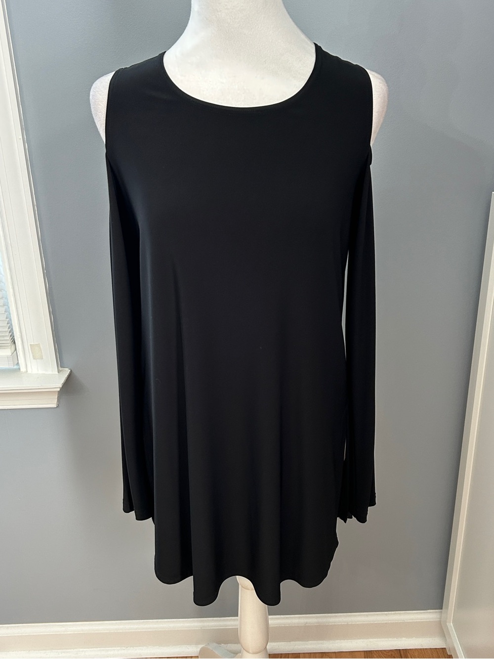 Sympli Size 6 Black Cold Shoulder Tunic Top Long Sleeve Made in Canada
